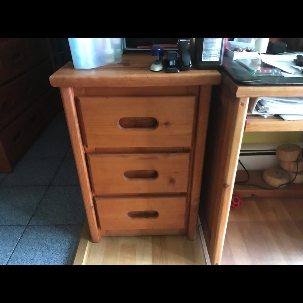 Desk - Picture 3 of 6